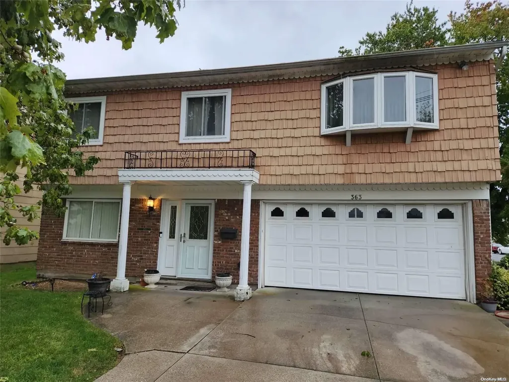 363 S Brookside Avenue Freeport NY 11520