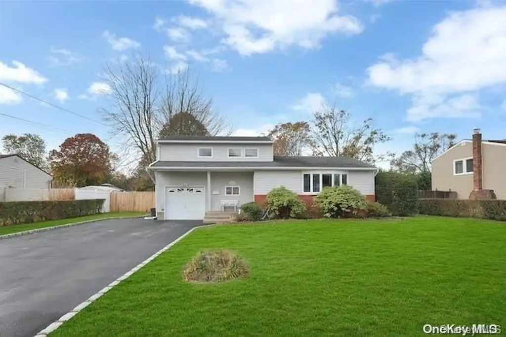 974 Manor Lane Bay Shore NY 11706