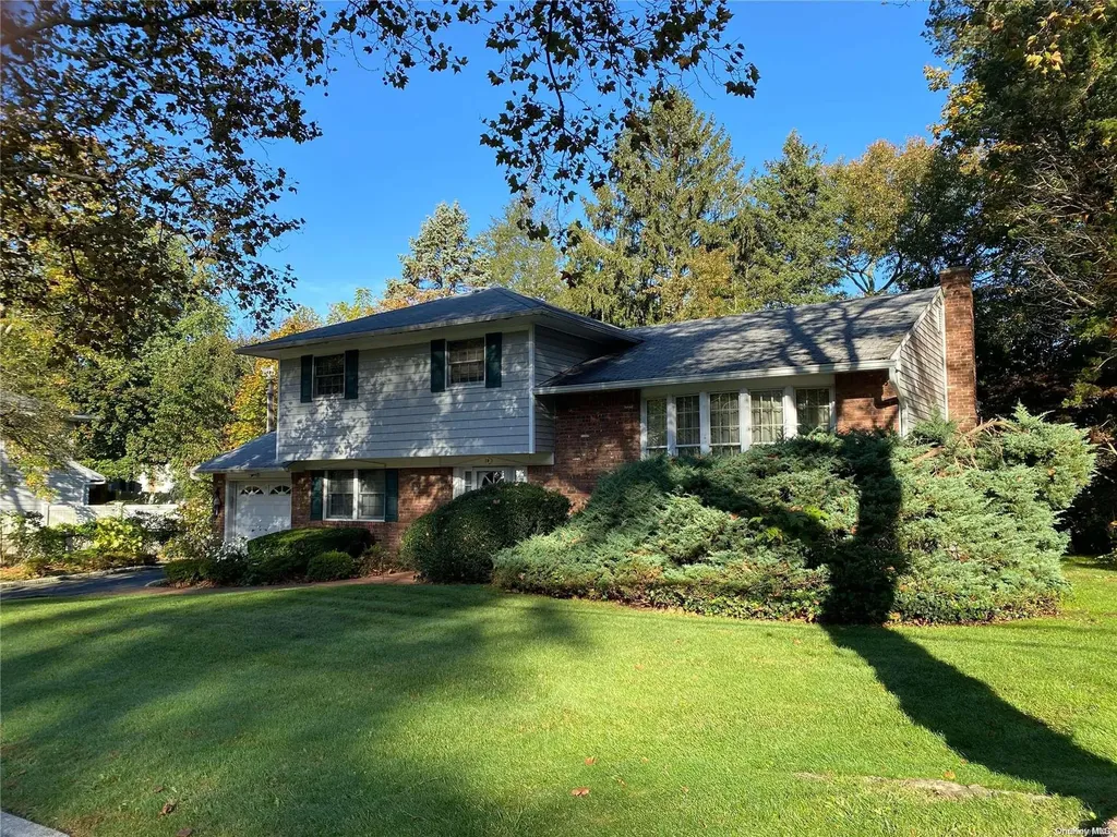 19 Biscayne Drive Huntington NY 11743
