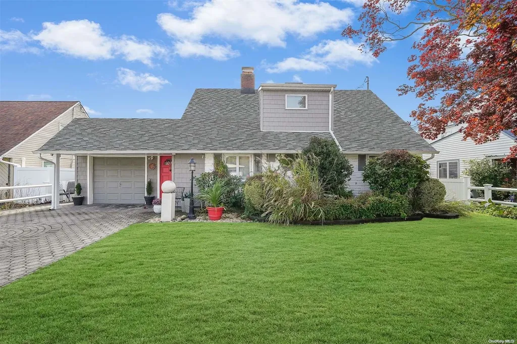 20 Compass Lane Levittown NY 11756