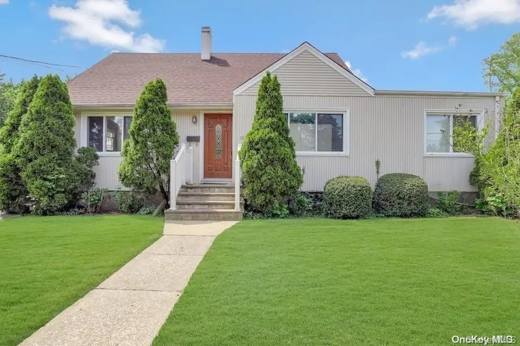 101 Hillside Lane Syosset NY 11791