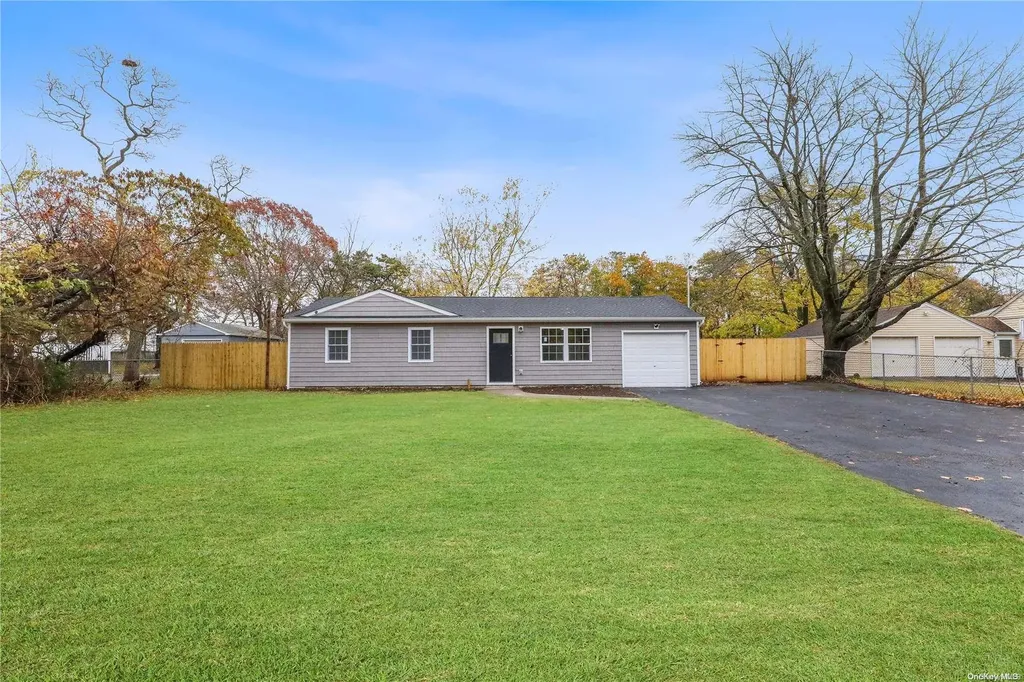 1711 Heckscher Avenue Bay Shore NY 11706