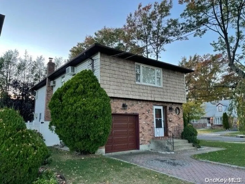 163 Latham Road Mineola NY 11501