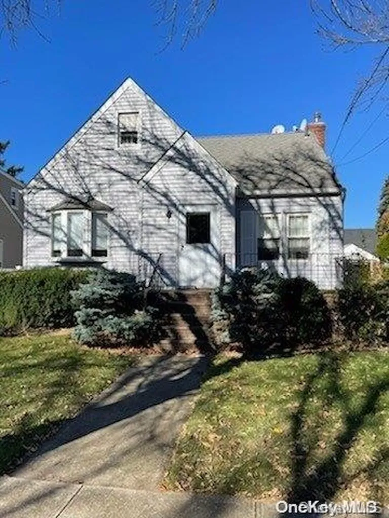 183 Kamda Boulevard New Hyde Park NY 11040