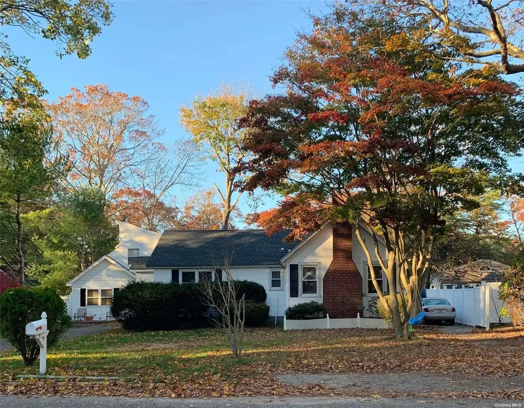 5 Elm Place Mastic NY 11950