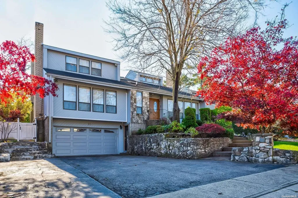 11 Cresthollow Lane Albertson NY 11507
