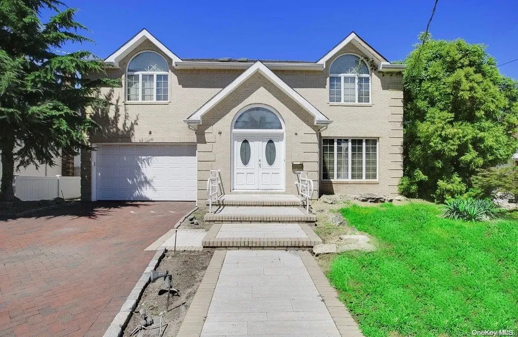 372 Buckingham Road Cedarhurst NY 11516