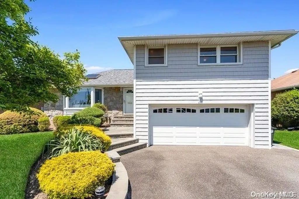 48 Parkway Drive Syosset NY 11791