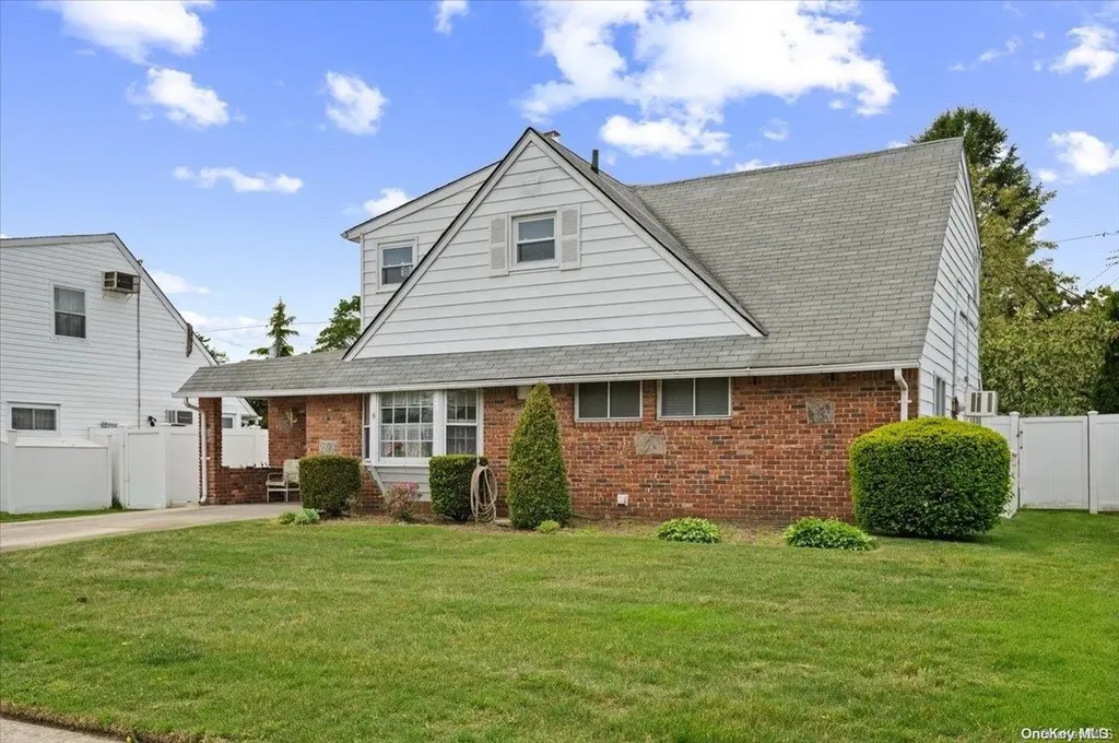6 Link Lane Hicksville NY 11801