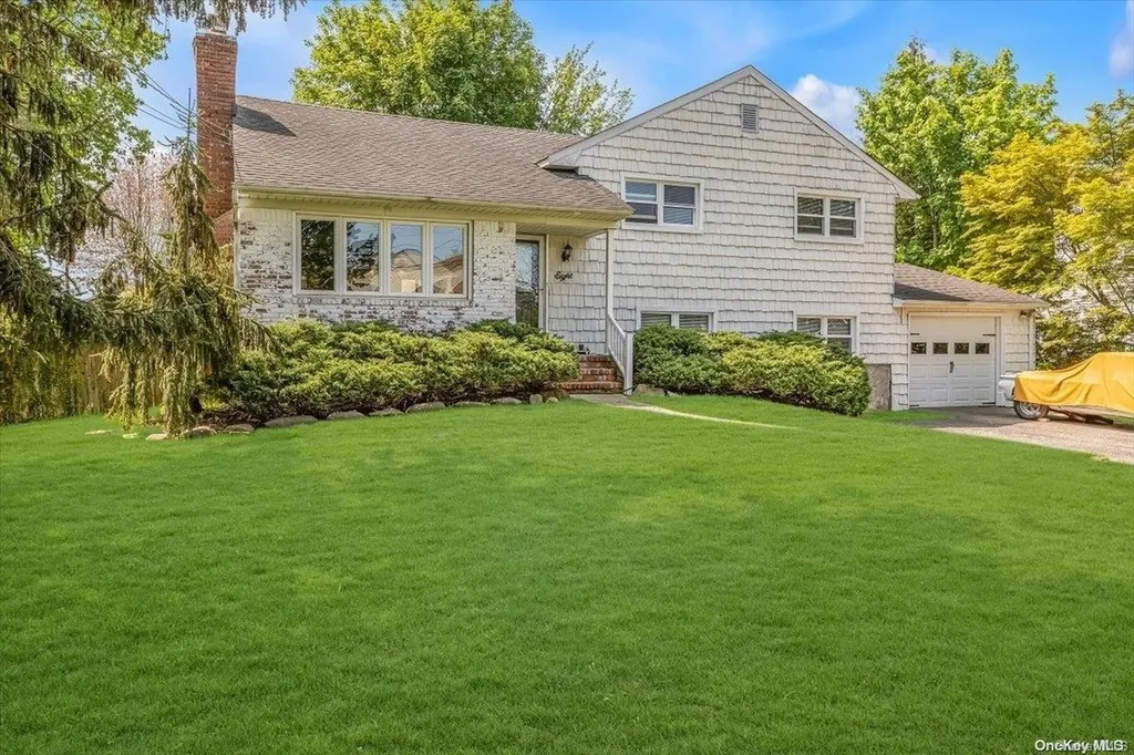 8 Rupert Place Melville NY 11747