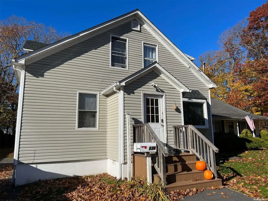 516 3rd Avenue Bayport NY 11705