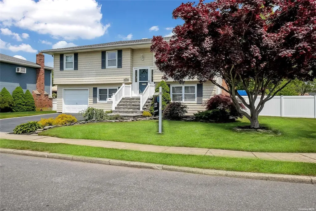 37 Westminster Lane West Islip NY 11795