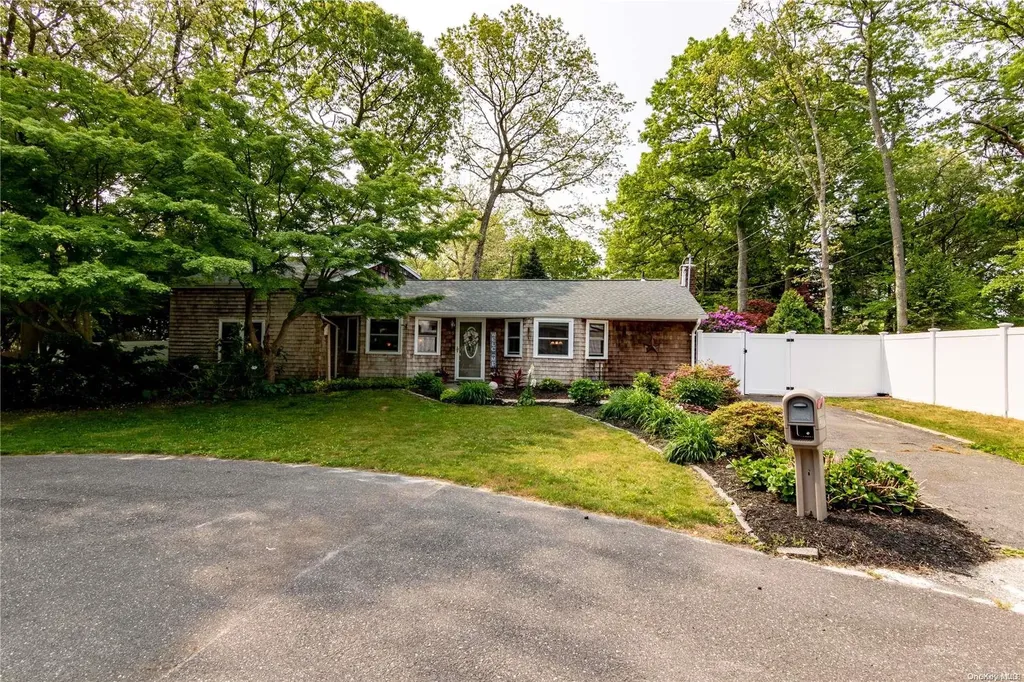 26 Laurel Street Centereach NY 11720