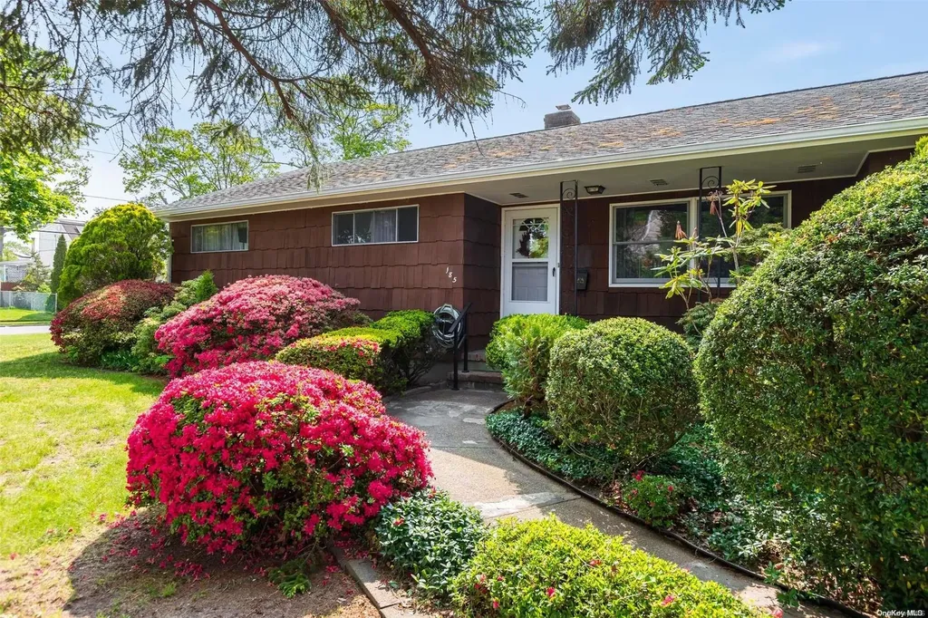 185 Byrd Street Lindenhurst NY 11757