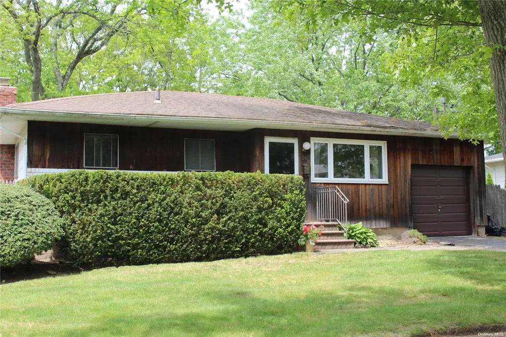 29 Harvard Lane Commack NY 11725