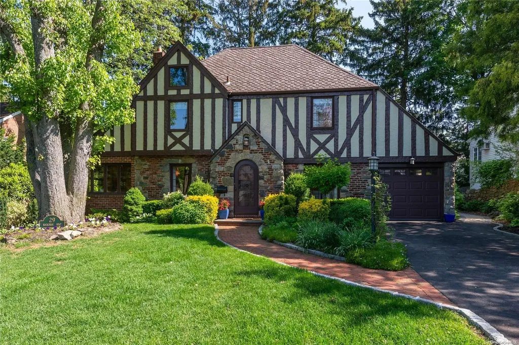 29 Rockcrest Road Manhasset NY 11030