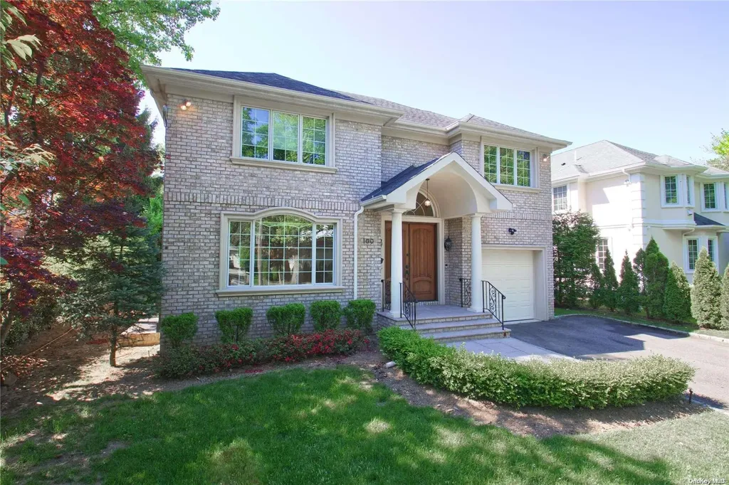 100 Fairview Avenue Great Neck NY 11023