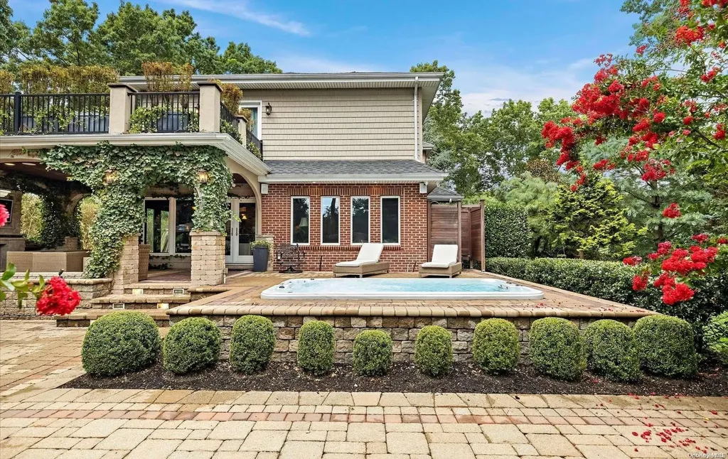 7 Lafayette Avenue Commack NY 11725
