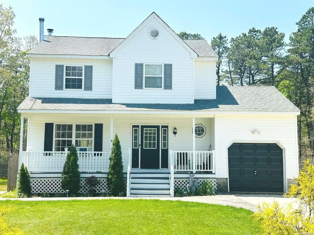 146 Raynor Road Ridge NY 11961