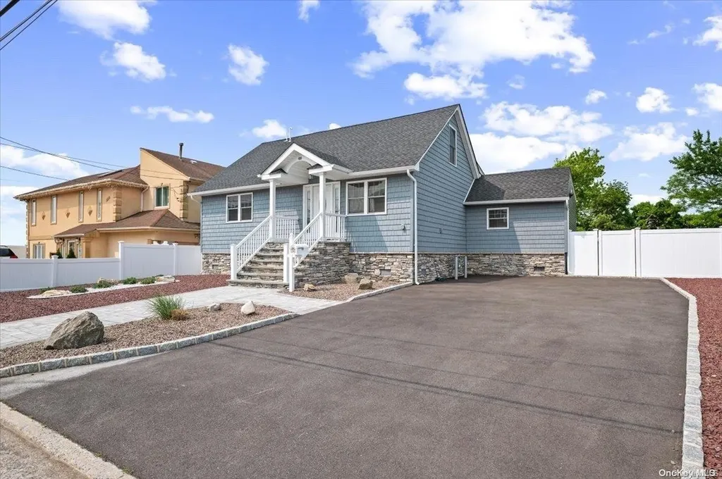 488 West Drive Copiague NY 11726