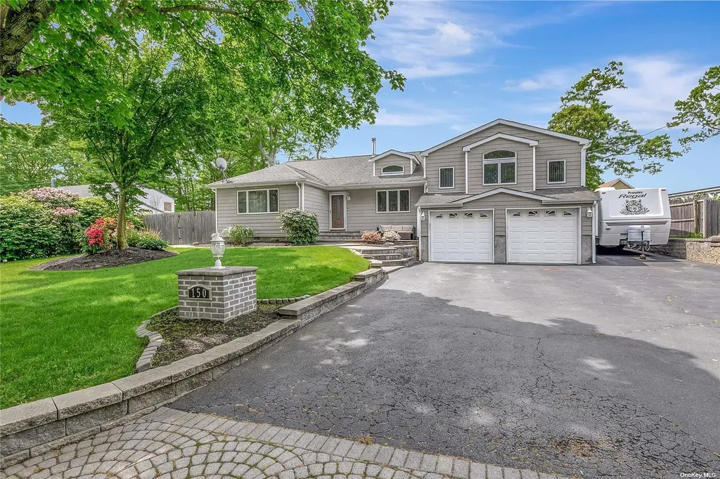 150 Saint Nicholas Avenue Smithtown NY 11787