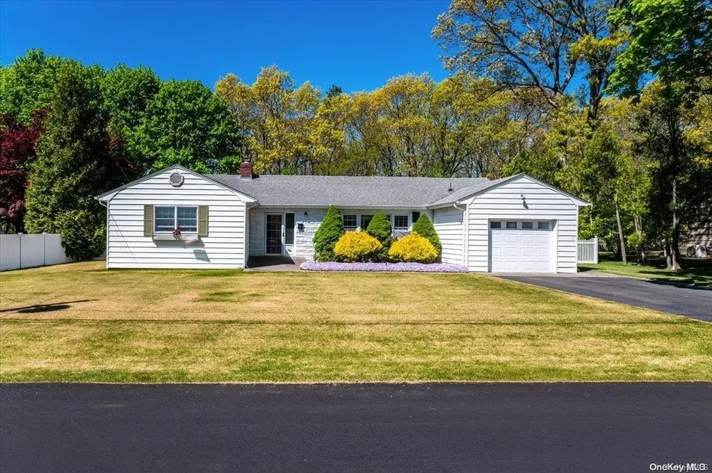 38 Oxbow Road Patchogue NY 11772