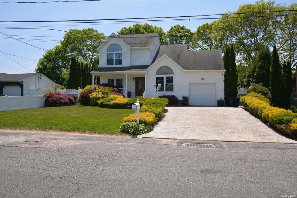 106 Chanel Drive E Shirley NY 11967