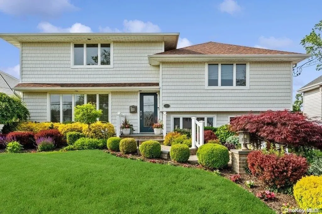 262 E Lexington Avenue Oceanside NY 11572