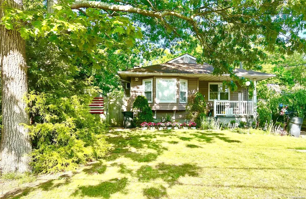 5 Clover Street Mastic NY 11950