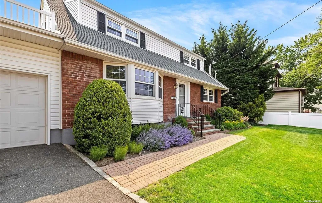 425 Evans Avenue Elmont NY 11003