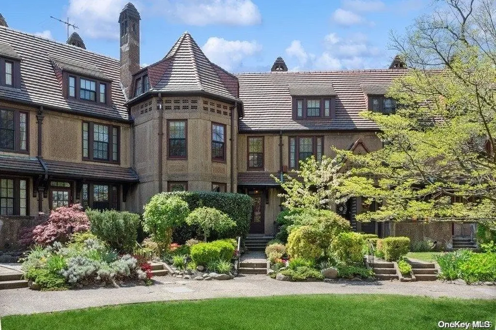 53 Burns Street Forest Hills NY 11375