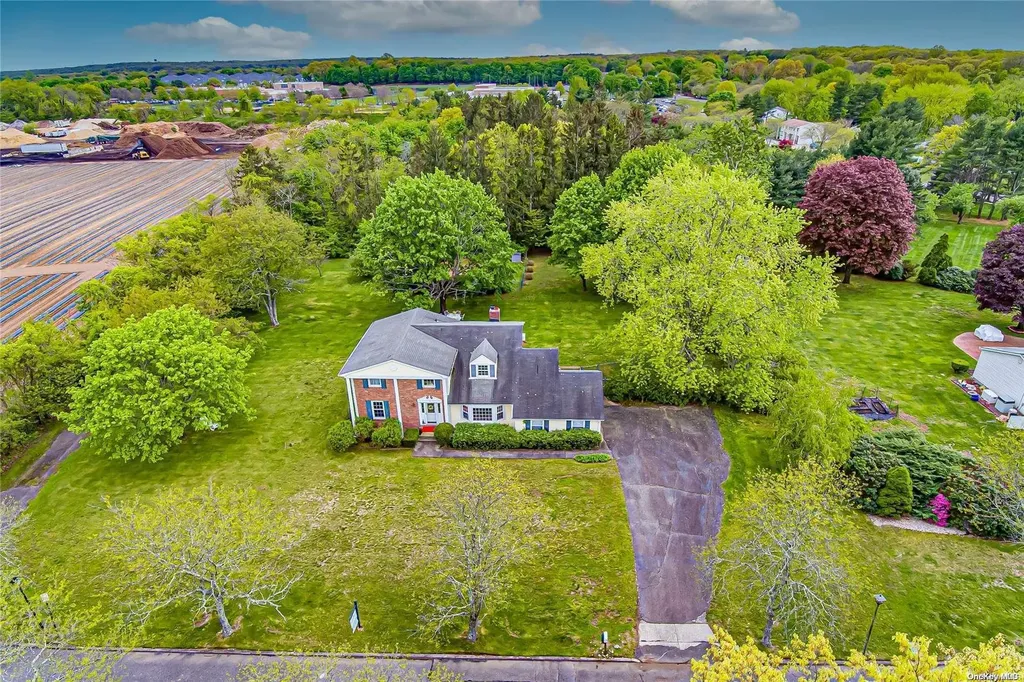 6 Eileen Lane Greenlawn NY 11740