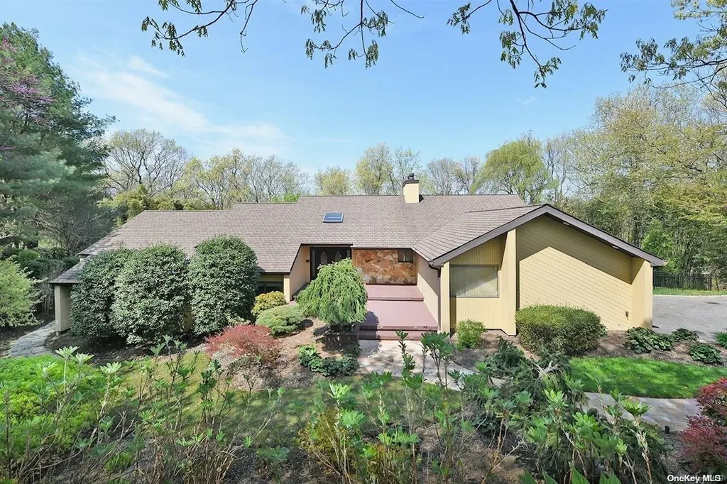 17 Brycewood Drive Dix Hills NY 11746