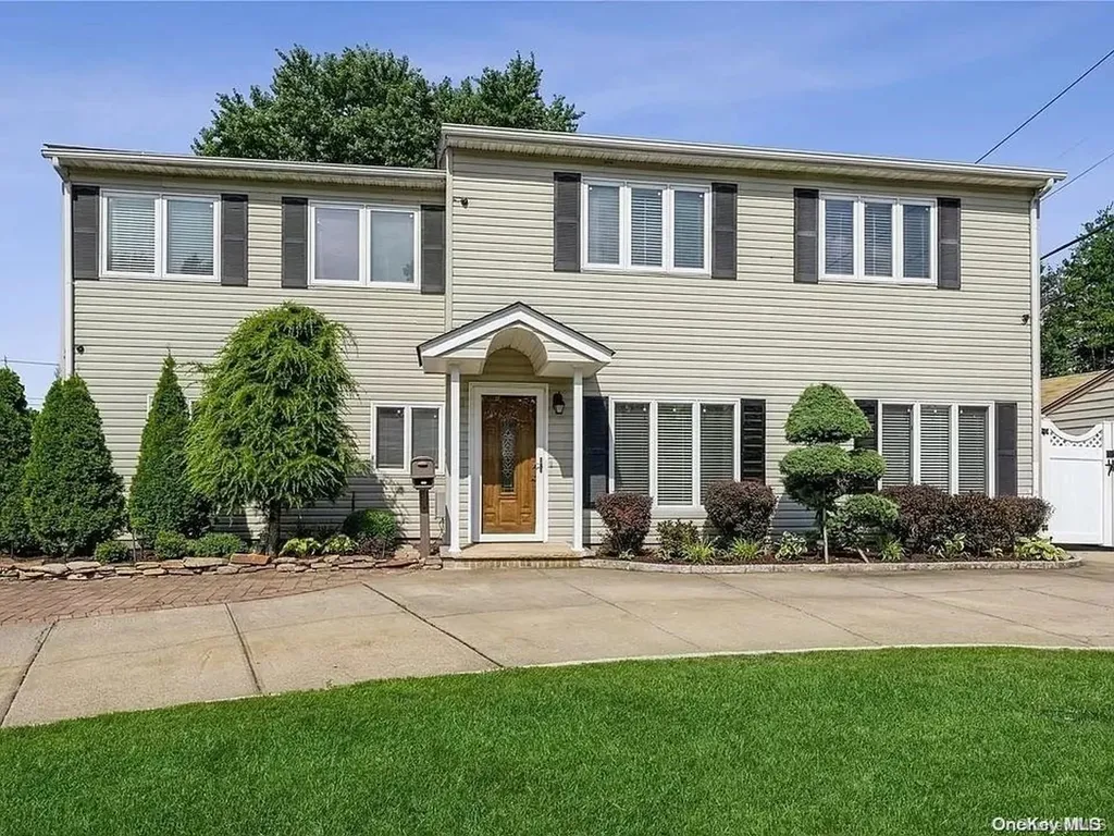60 E End Avenue Hicksville NY 11801