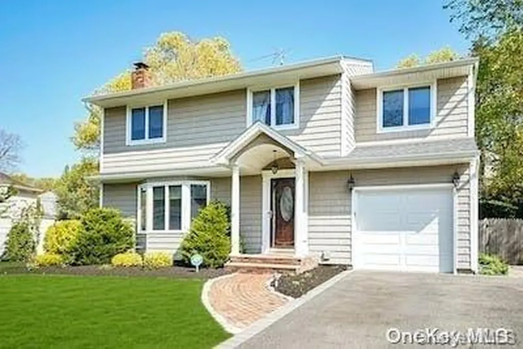 49 Leslie Lane Smithtown NY 11787