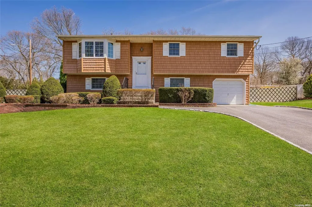 31 Urban Drive Selden NY 11784
