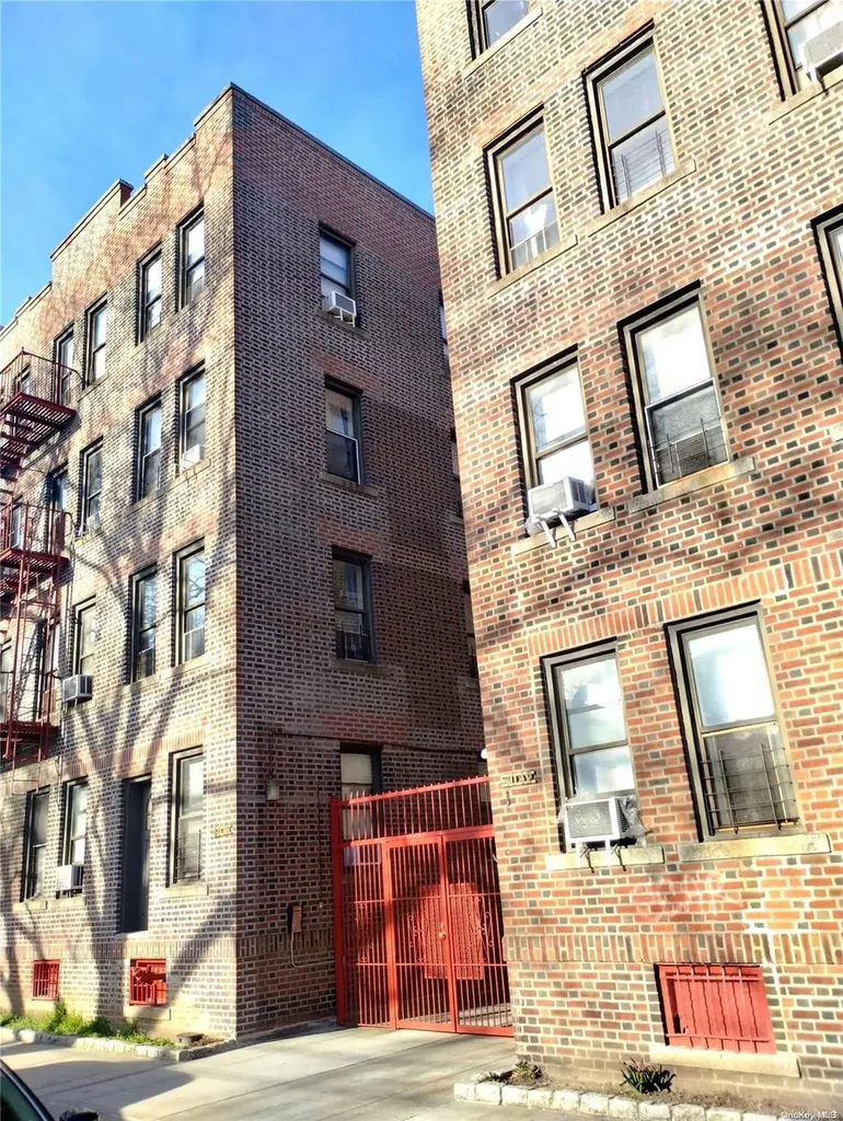 4016 73rd Woodside NY 11377