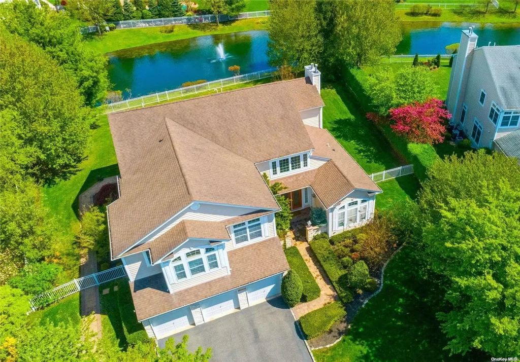 23 Pondview Saint James NY 11780