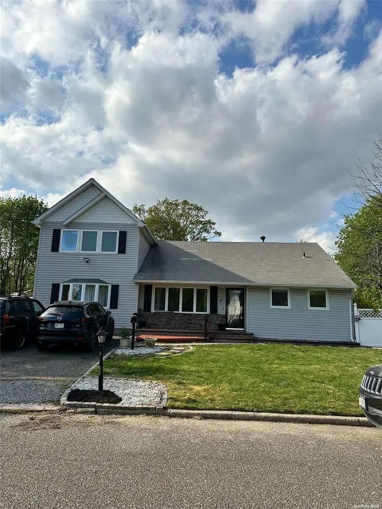 9 Cambridge Avenue Bay Shore NY 11706