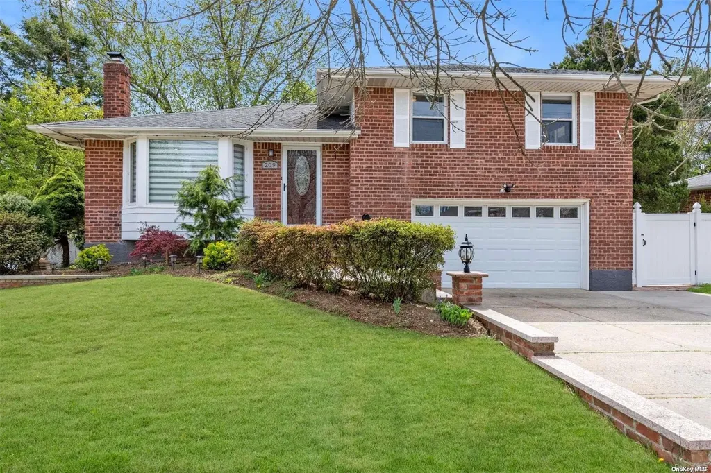 209 Jerome Street Syosset NY 11791