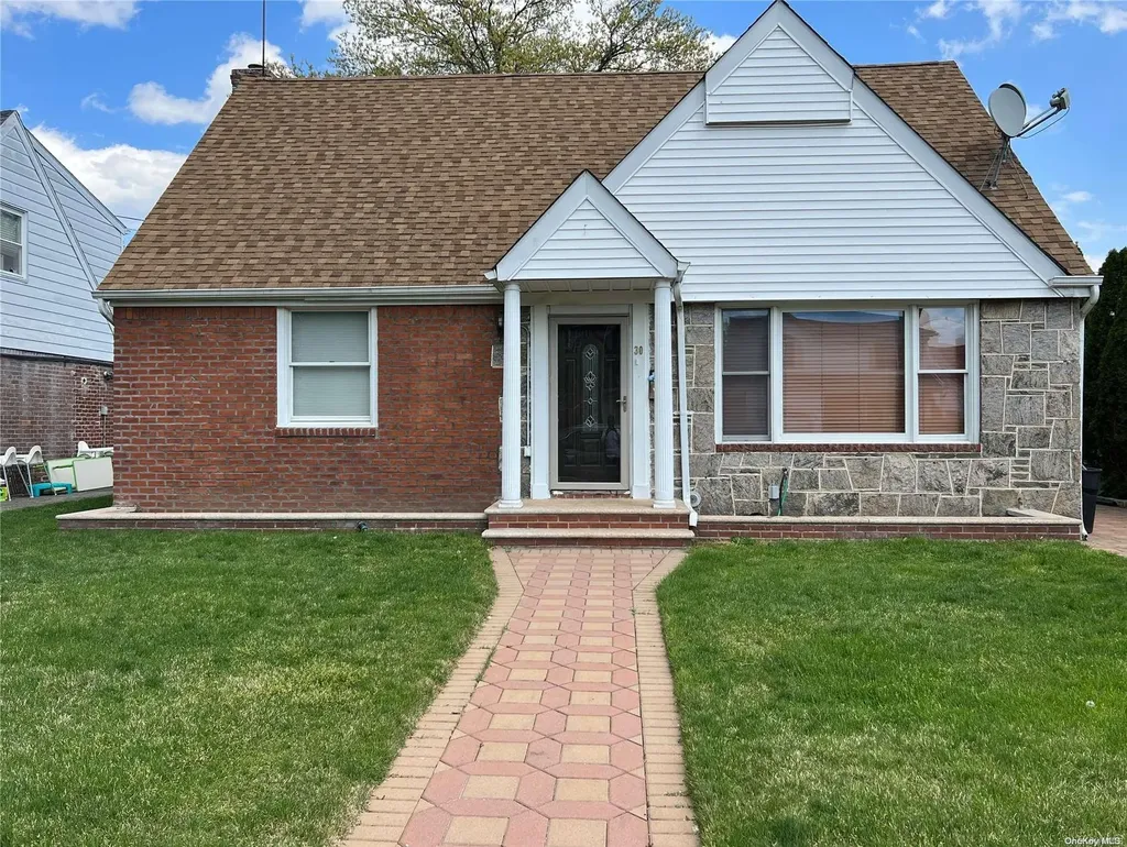 30 Devonshire Drive New Hyde Park NY 11040