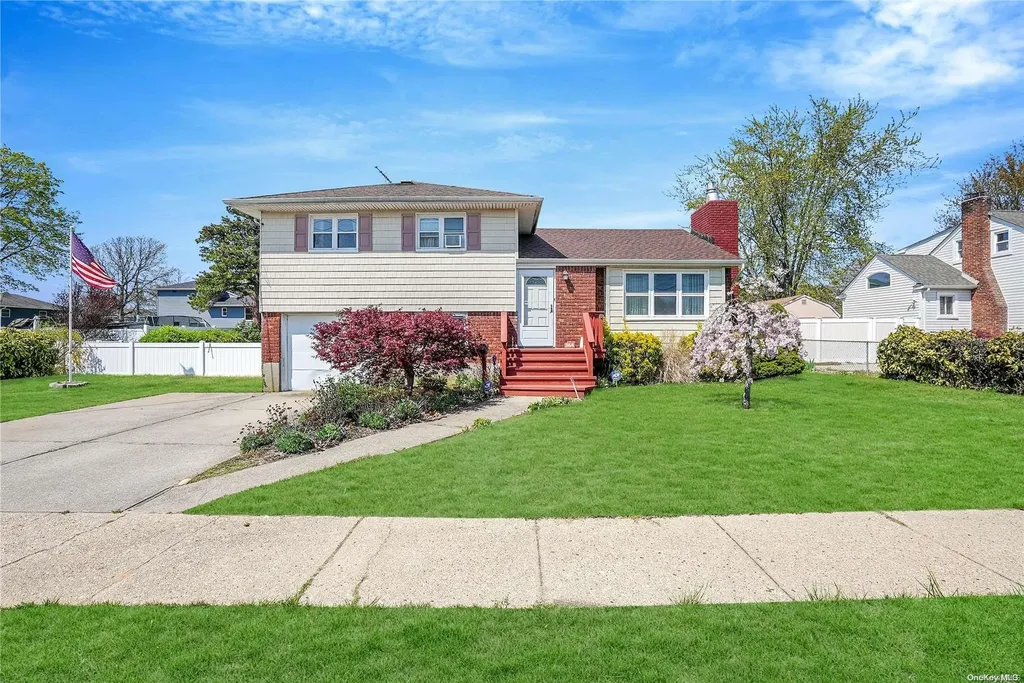 864 Pease Lane West Islip NY 11795