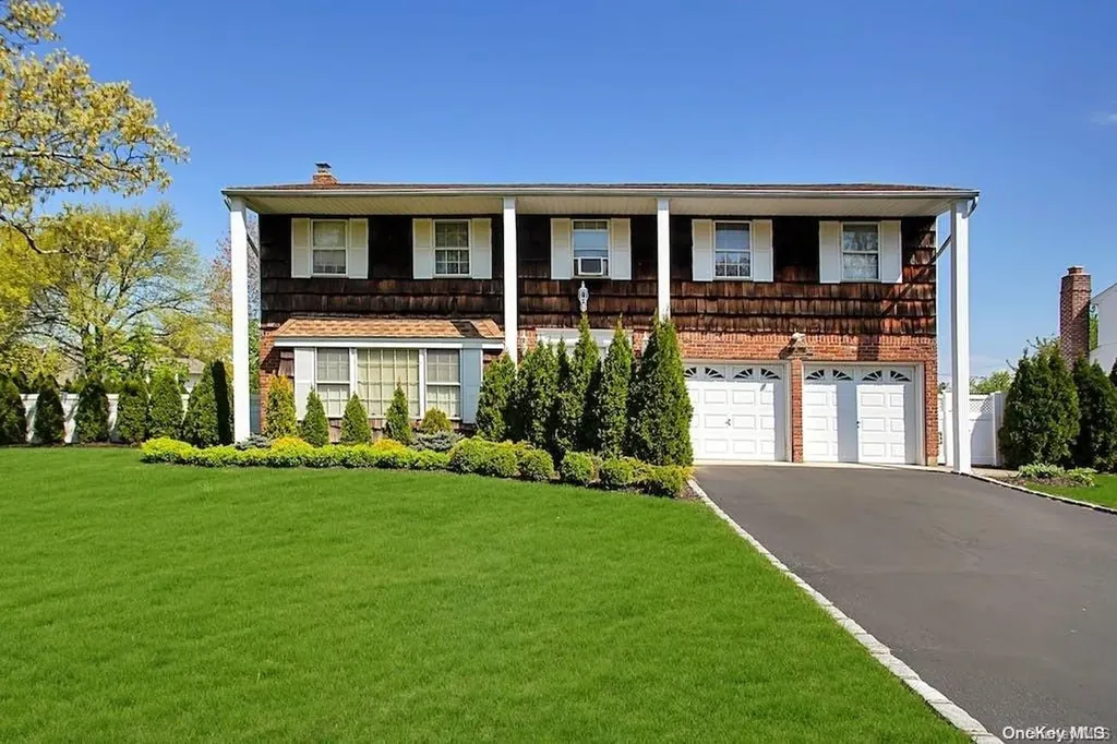 31 Abbot Road Smithtown NY 11787