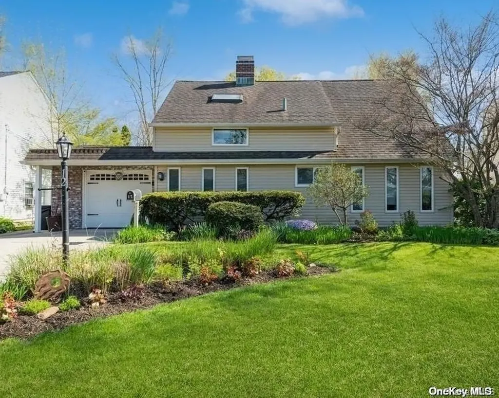 12 Glazer Lane Levittown NY 11756