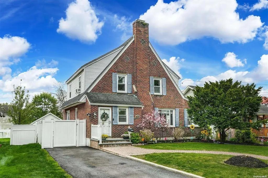 24 Old Dock Road Kings Park NY 11754