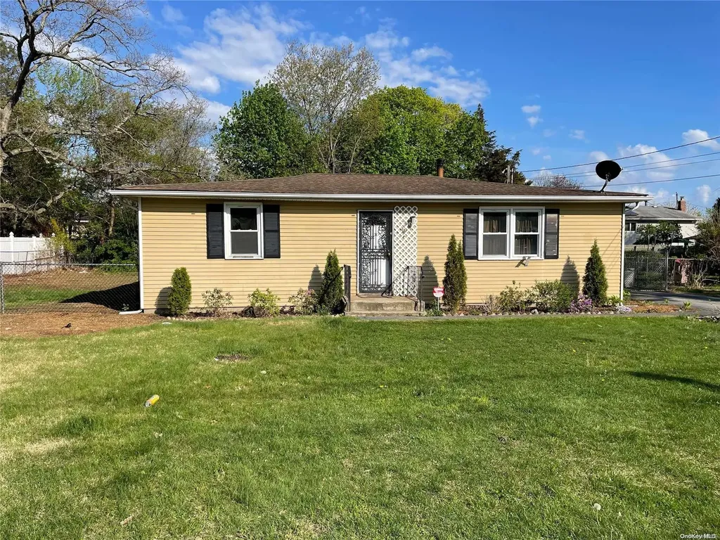 51 Schenectady Avenue West Babylon NY 11704