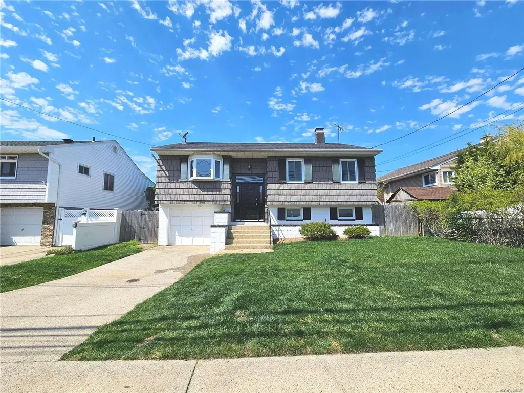 572 S Main Street Freeport NY 11520
