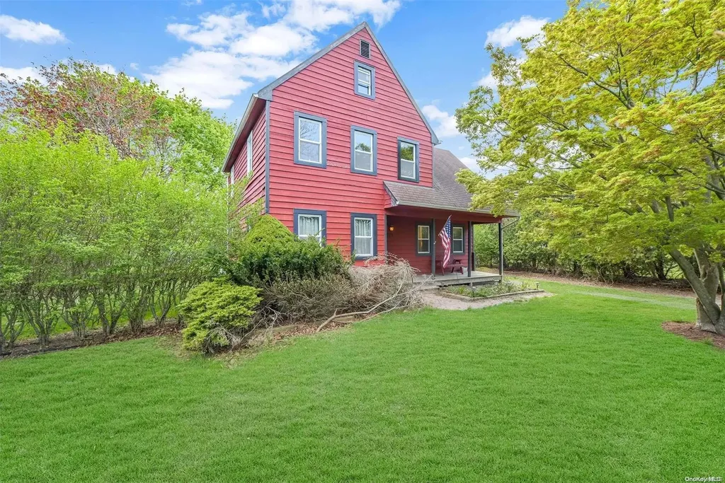 215 Old Farm Road Riverhead NY 11901