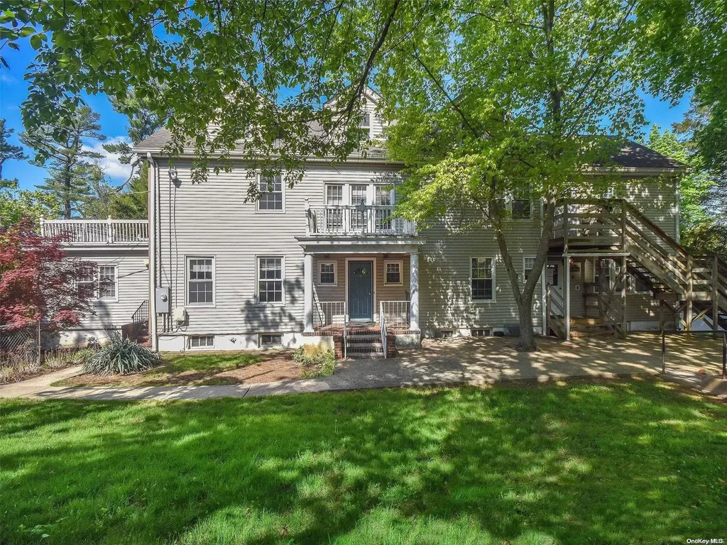 21 The Terrace Manhasset NY 11030
