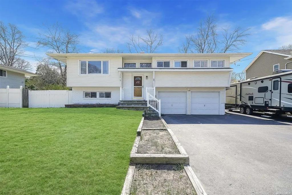 115 Jacqueline Lane Centereach NY 11720